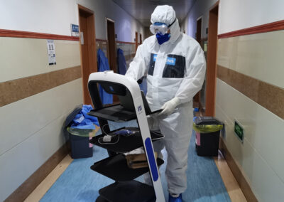 Serviceroboter können in einem Krankenhaus Medikamente verteilen und das medizinische Personal bei Routineaufgaben unterstützen.